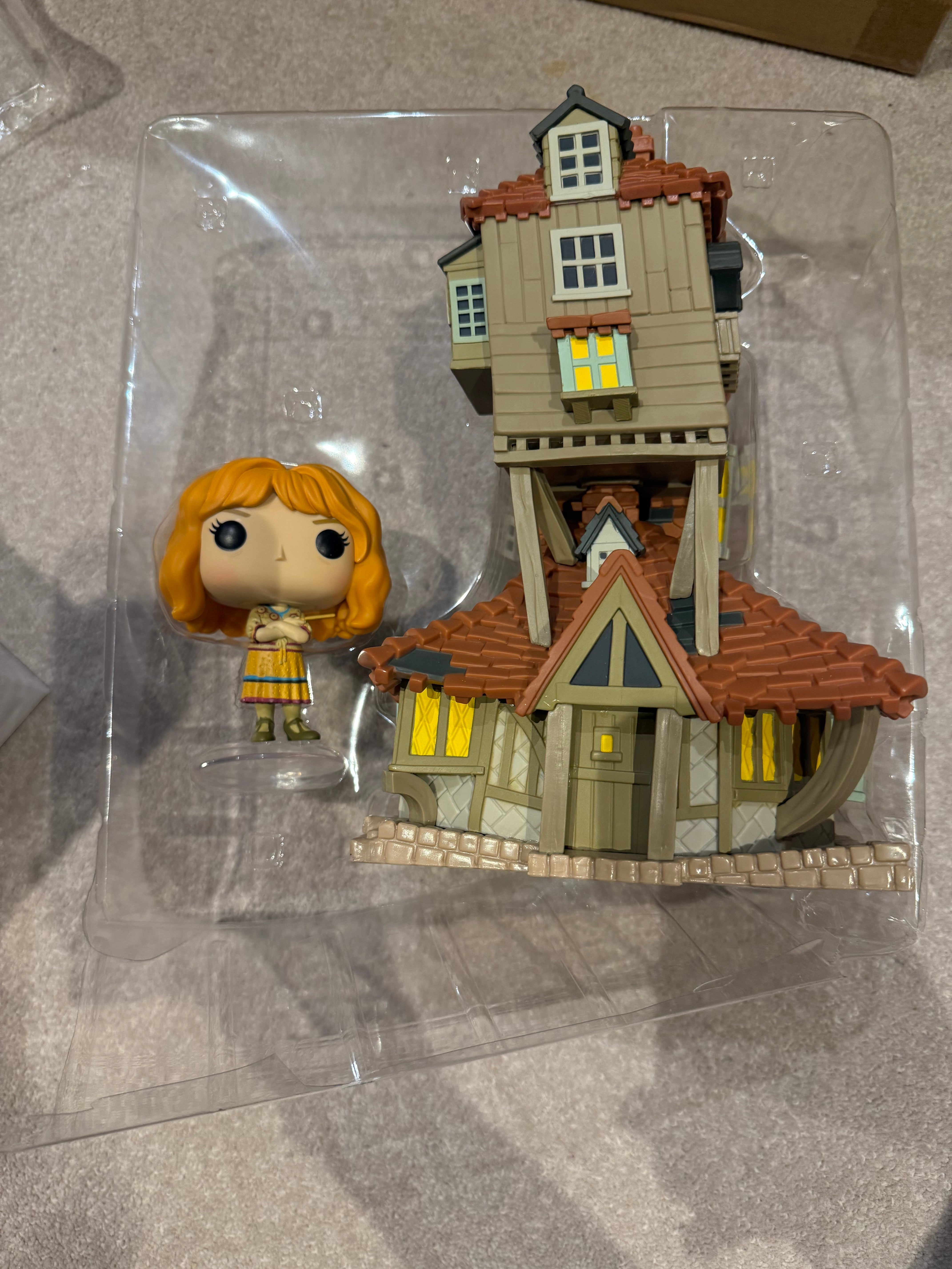 The shops burrow and molly weasley funko pop