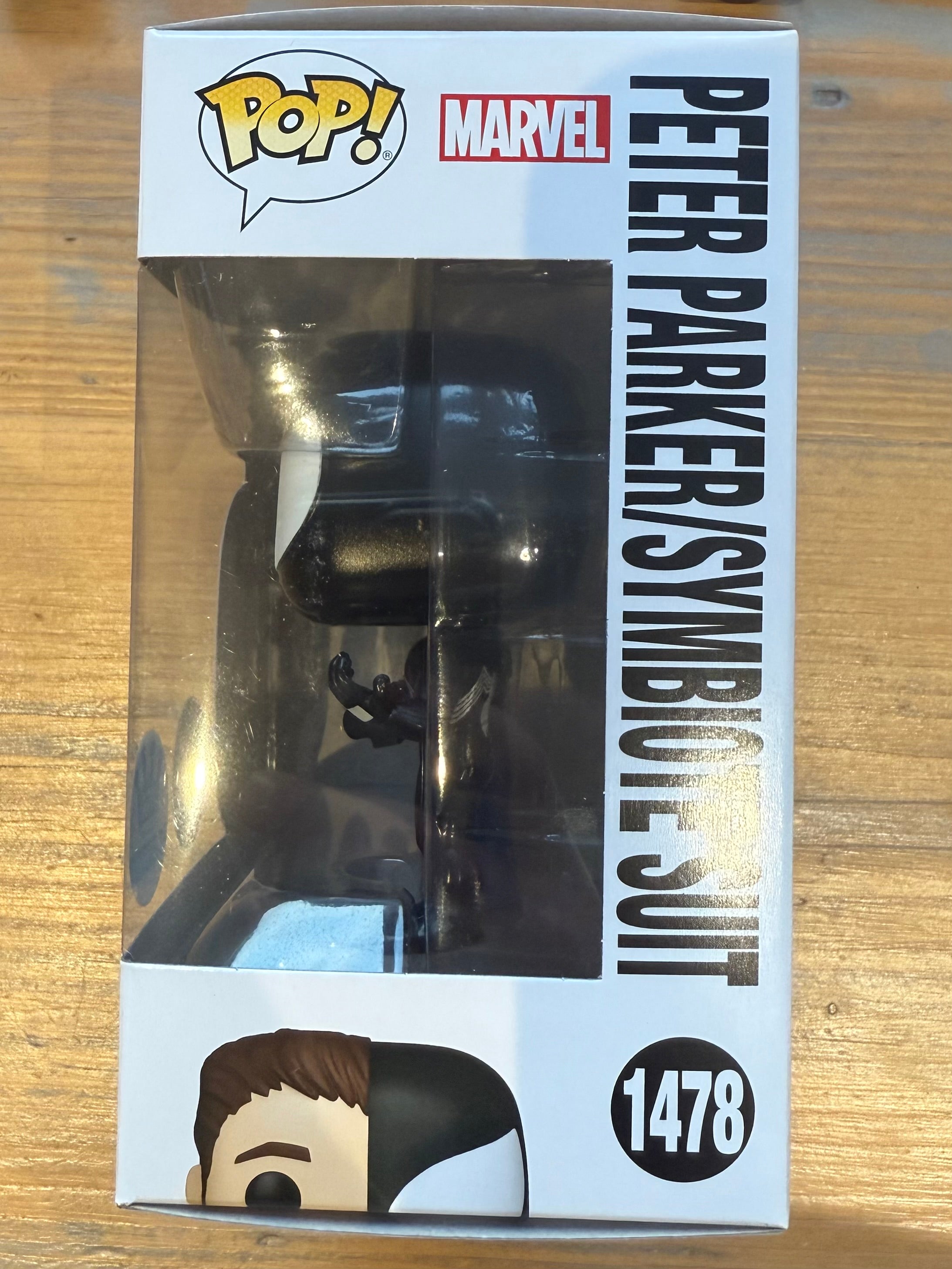 Funko Pop! Marvel: Peter Parker / Symbiote Suit (Glow in the Dark